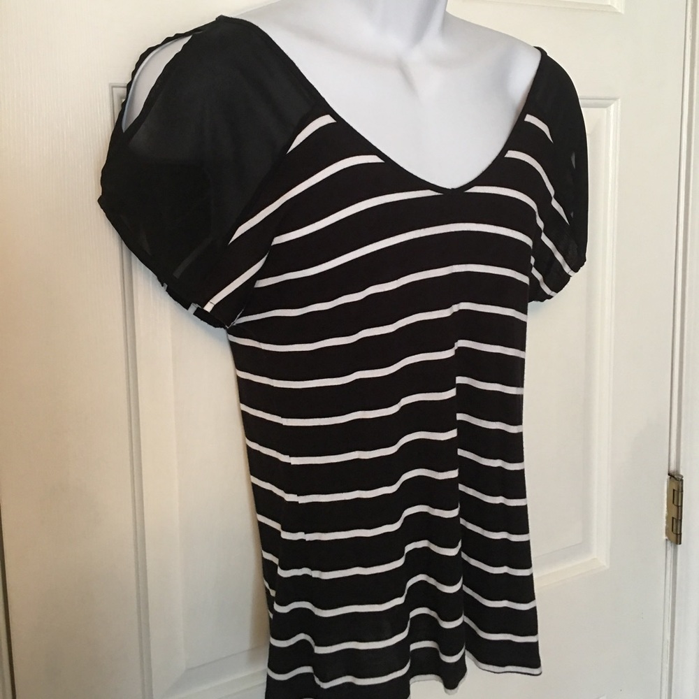 Black White Striped Cold Shoulder Short Sleeve Blouse Size S Apt 9 V-neck Back